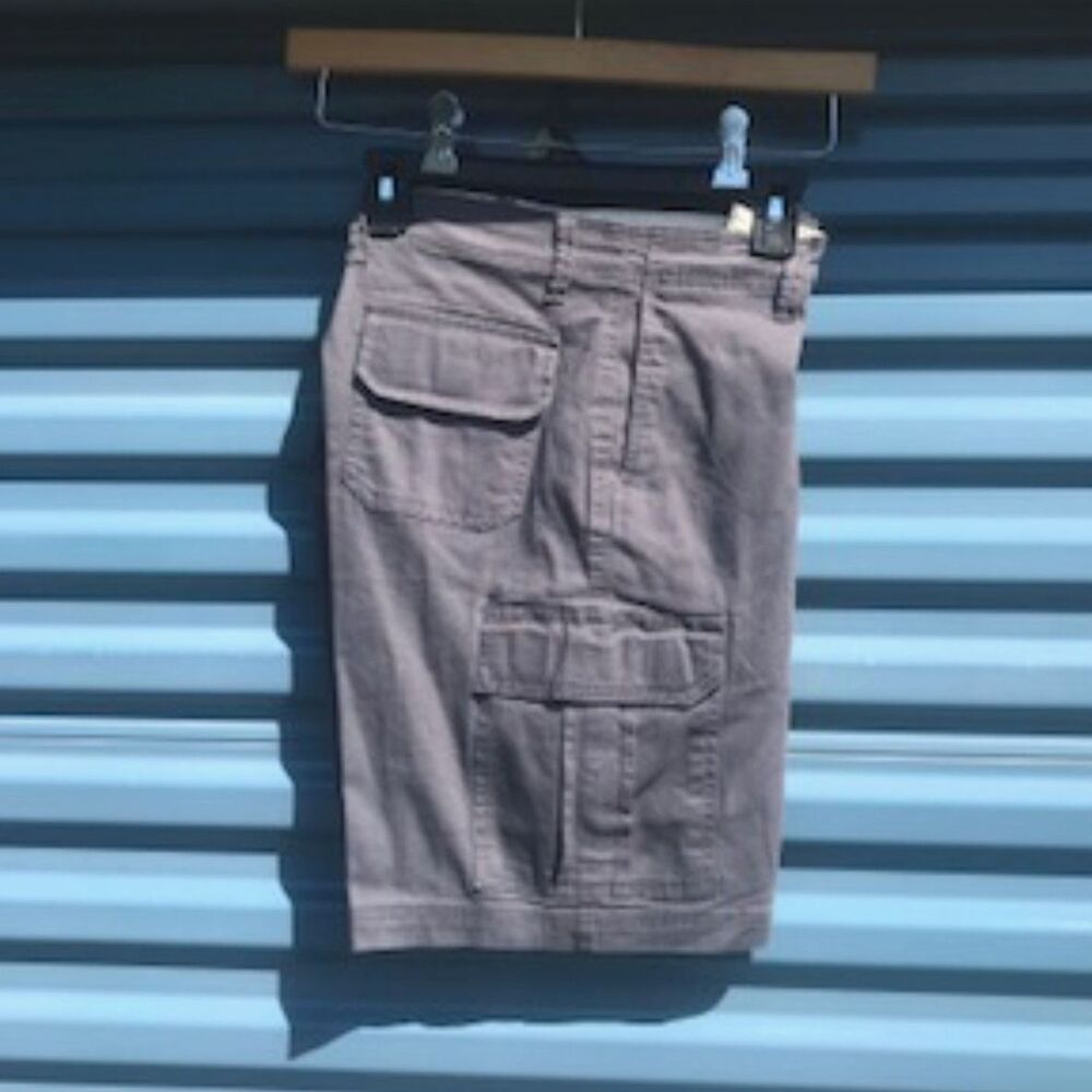 Size: 30 Cargo Casual or Work Shorts . Gray . New w/ Tags